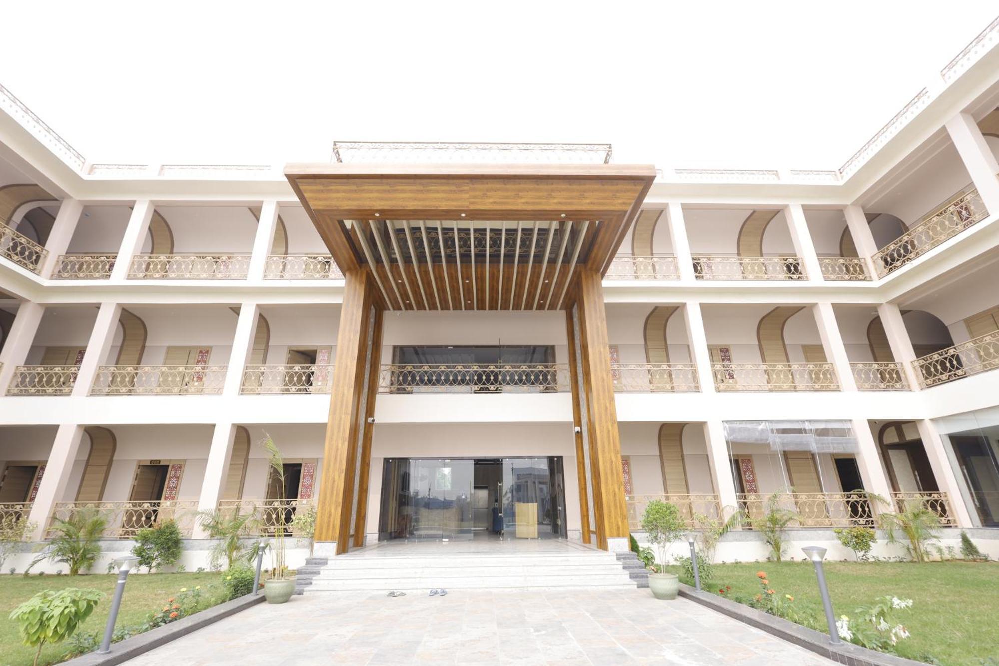 Nirvana Grand Hotel & Resort 가야 외부 사진